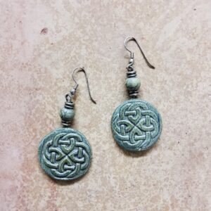 Melanie Earle earrings round green 